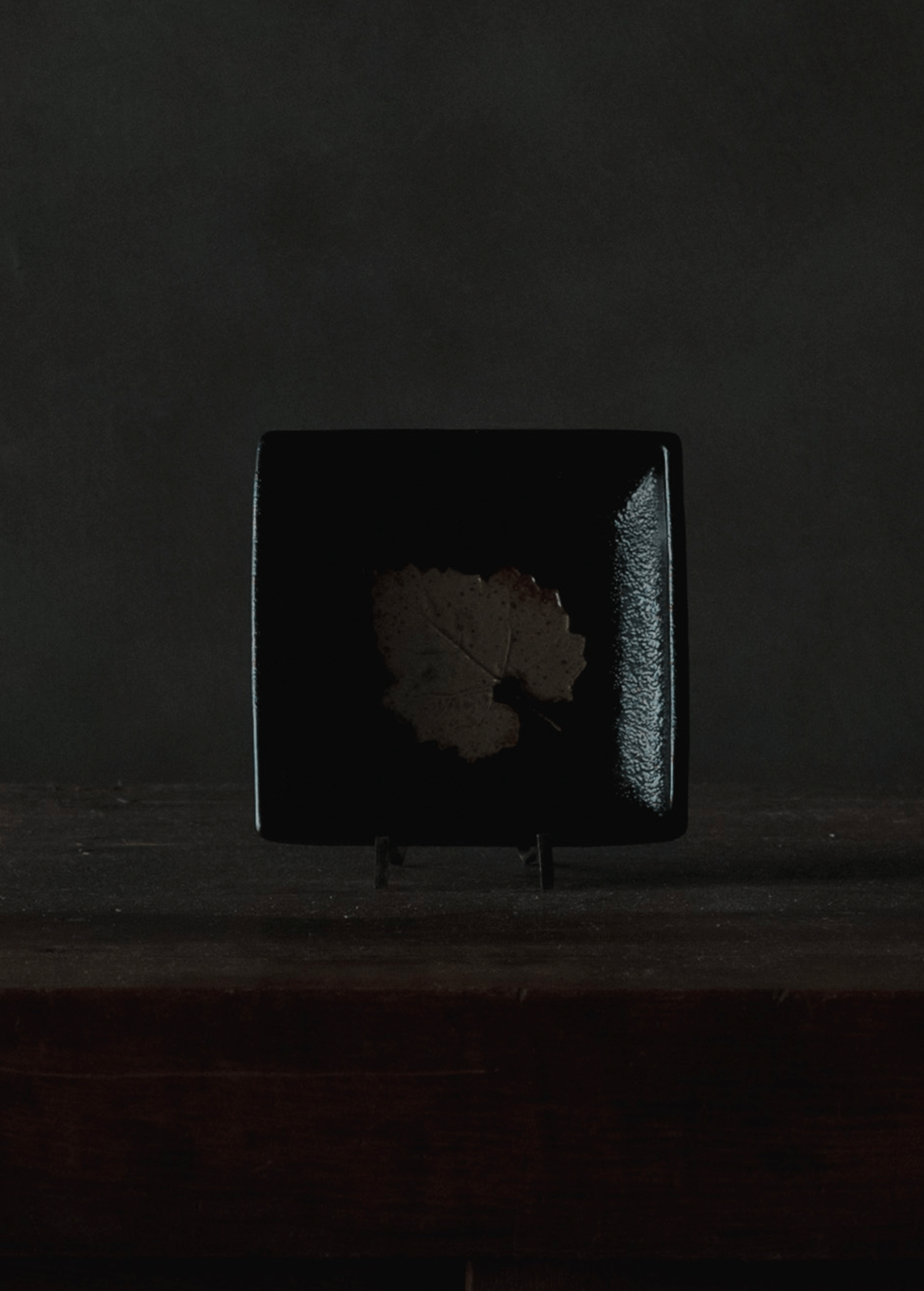 唐津焼 13代中里太郎右衛門 銘々皿 2枚(木箱付) – hakobune GALLERY 唐津焼 13代中里太郎右衛門 銘々皿 2枚(木箱付) – hakobune GALLERY