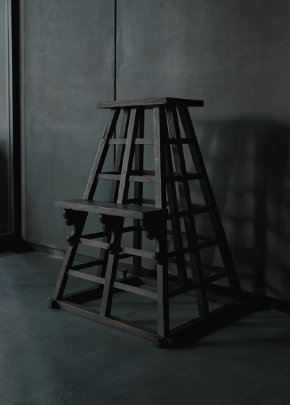 Wooden tower stepping stool