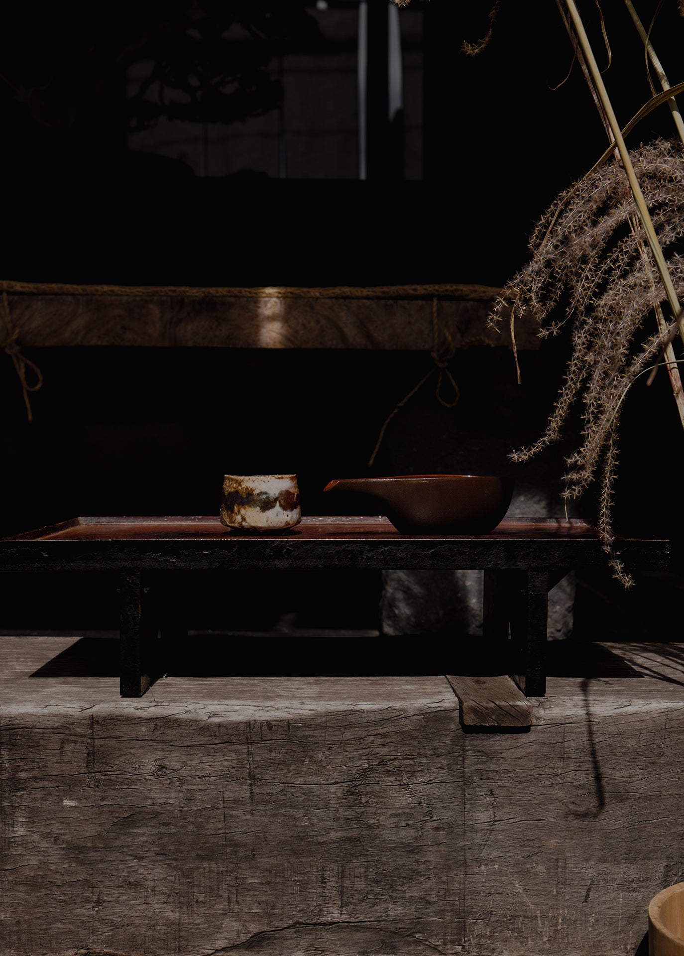 Lacquer god offering stand