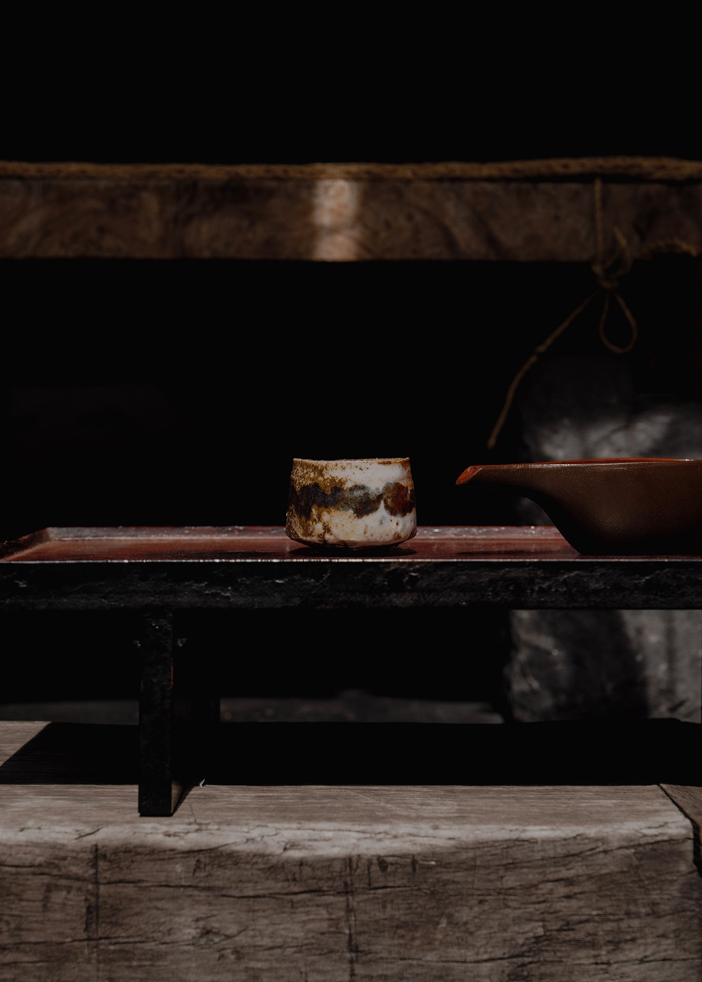 Lacquer god offering stand