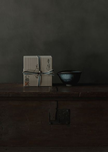 Blue glittering Tenmoku katakuchi (with paulownia box)