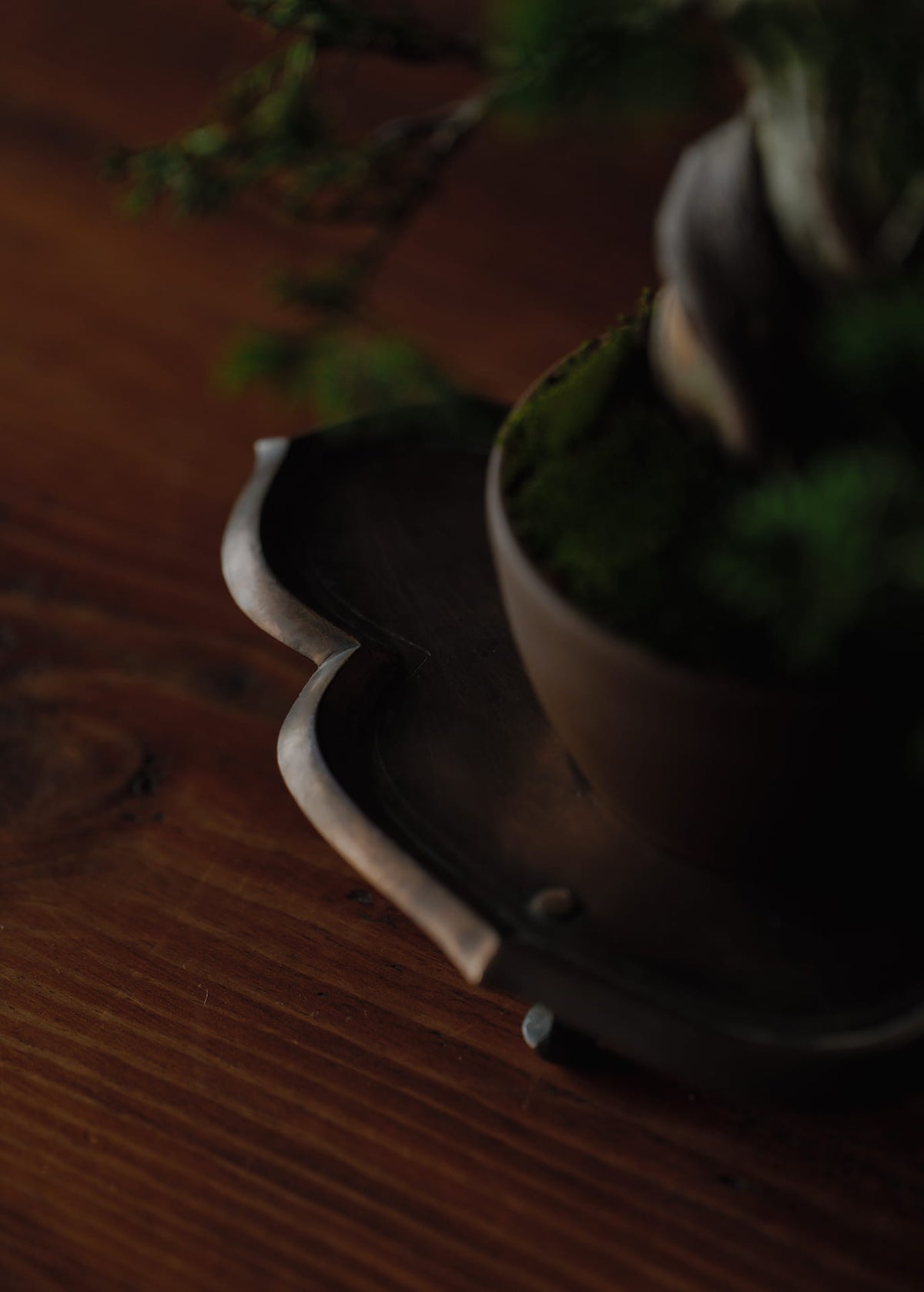 Brass Mokko-style Tripod Flower Stand
