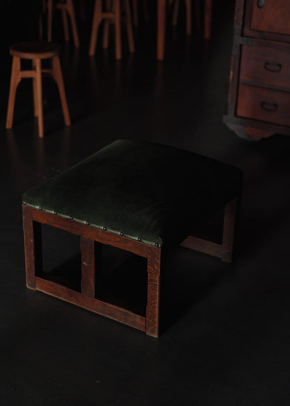Straight-grain oak footrest