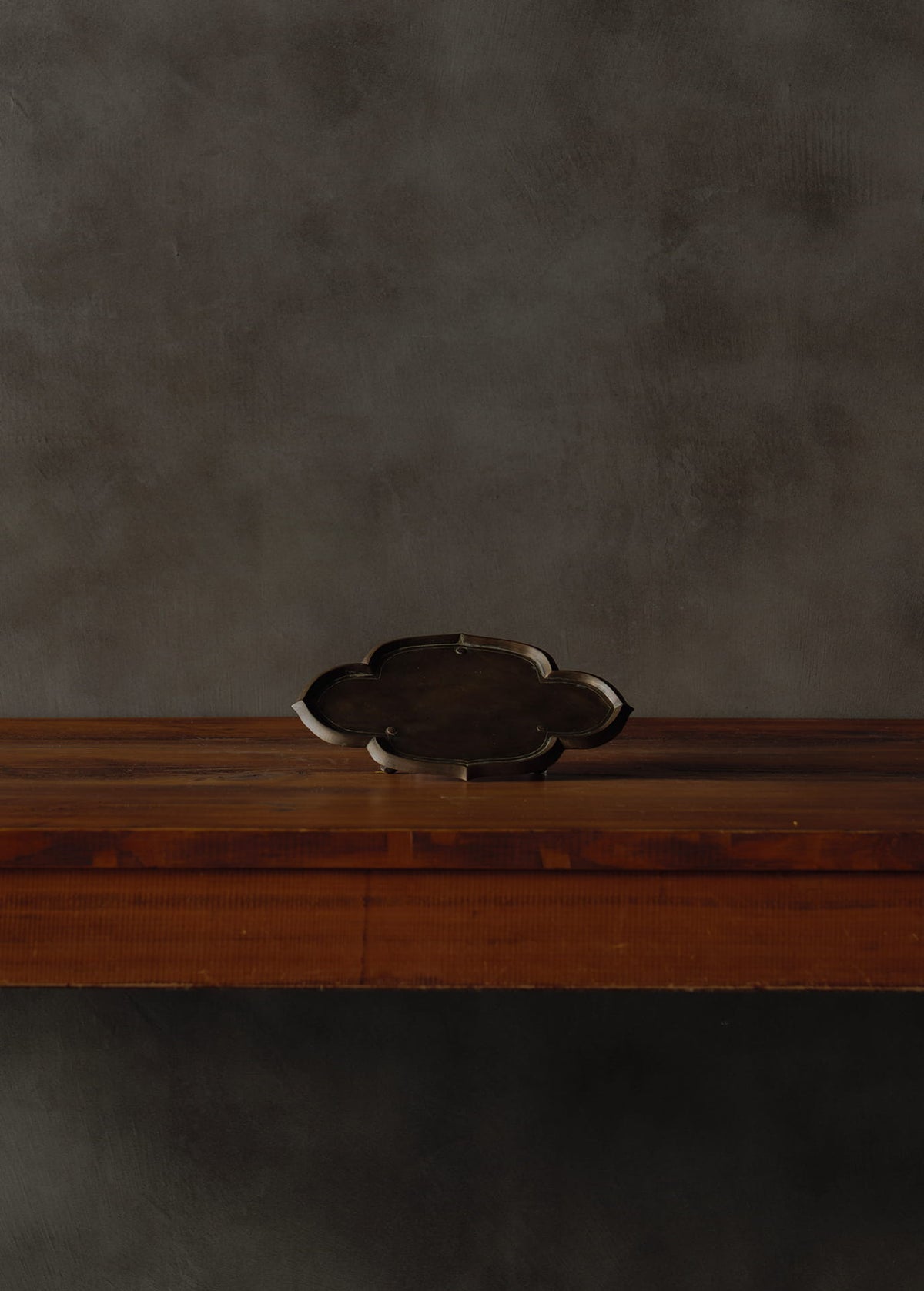 Brass Mokko-style Tripod Flower Stand