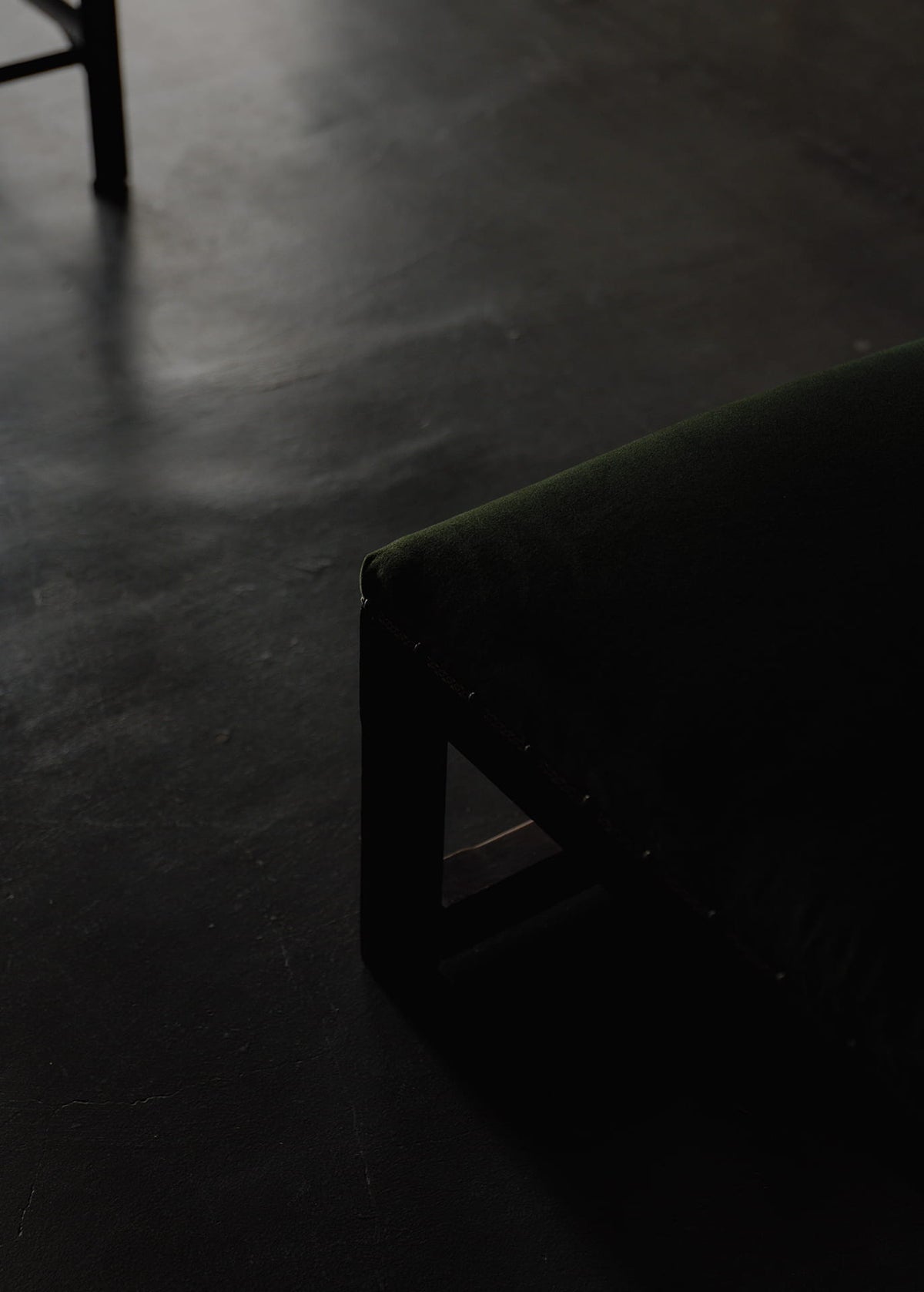 Straight-grain oak footrest