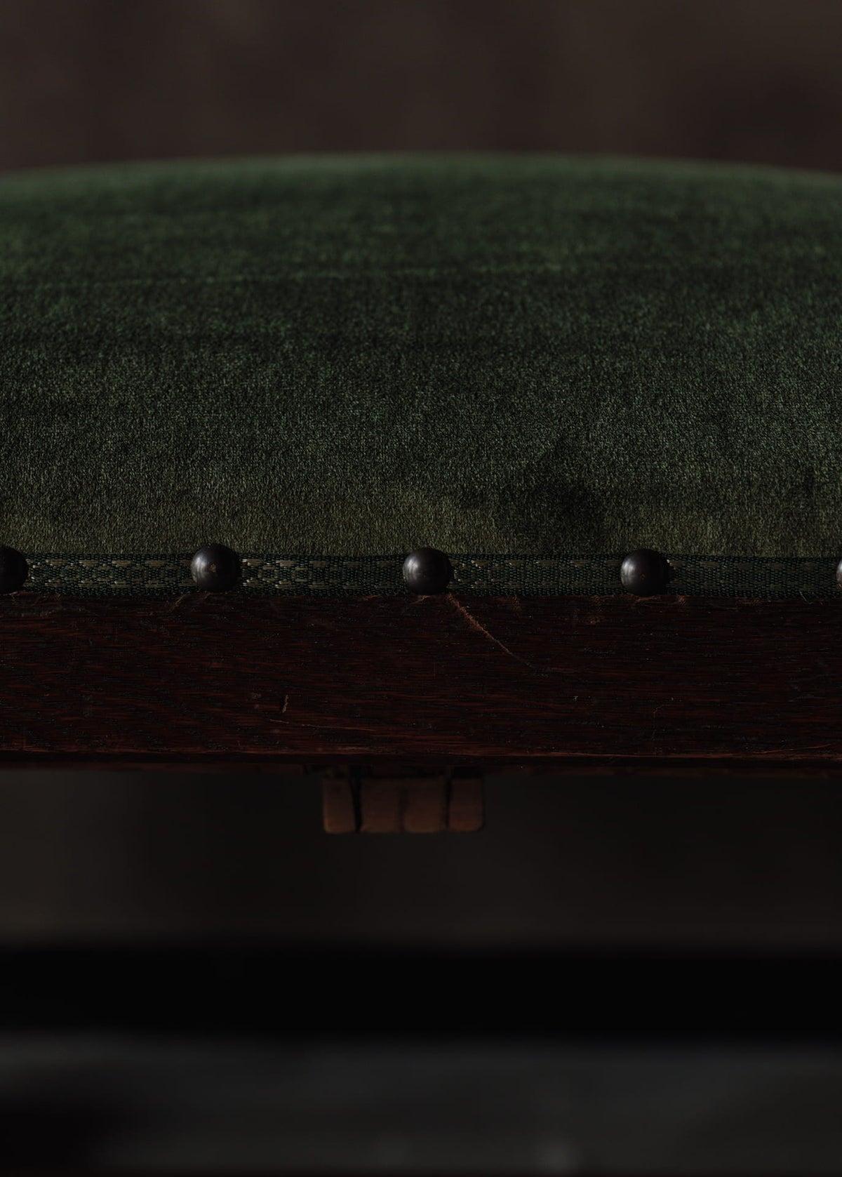Straight-grain oak footrest