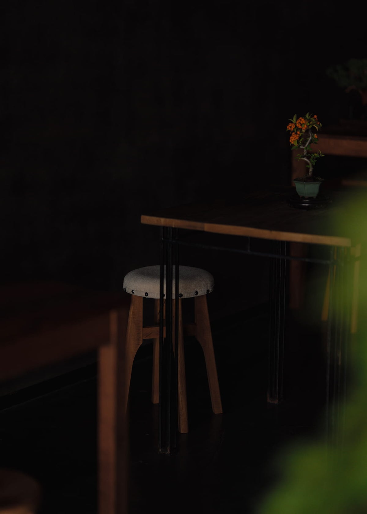 Keyaki-wood fabric-upholstered round stool