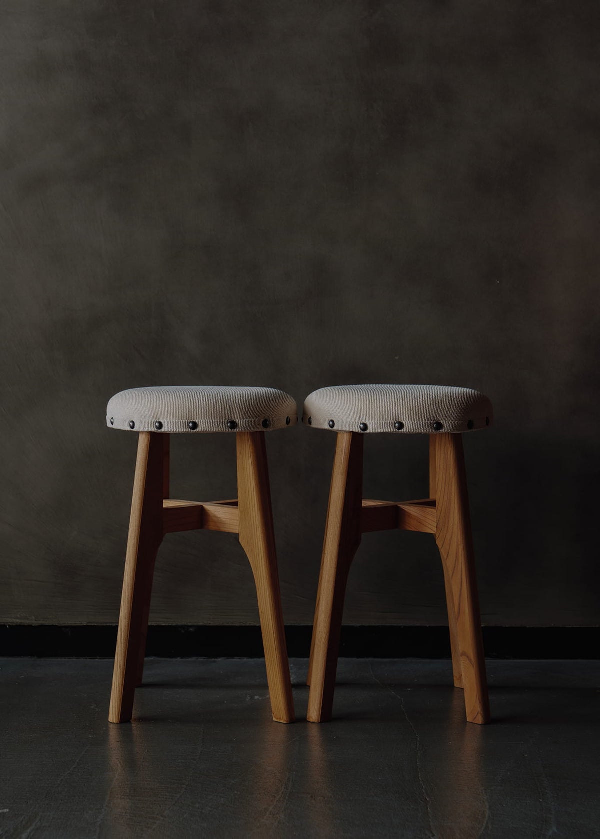 Keyaki-wood fabric-upholstered round stool