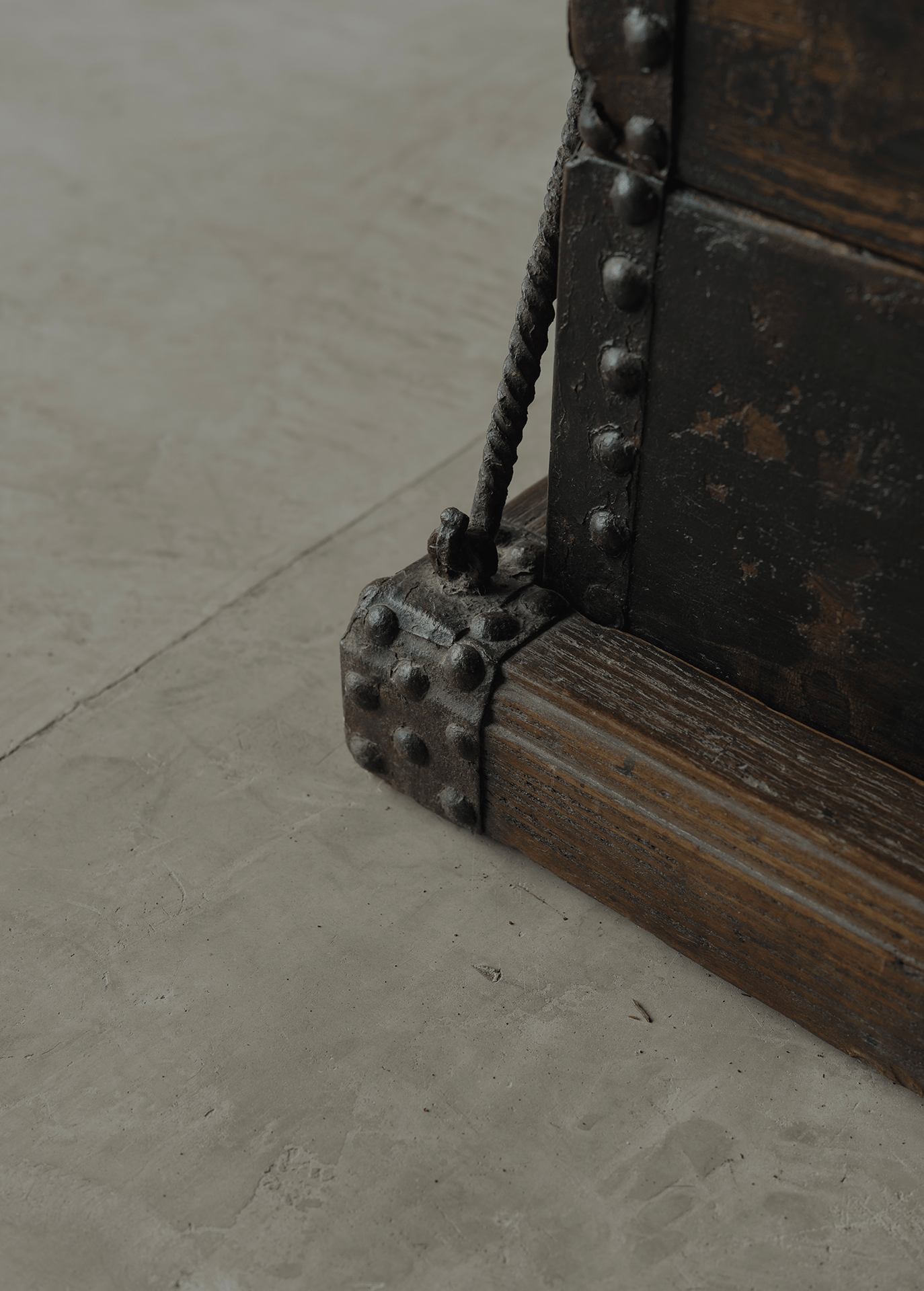 Iron decorative wooden box