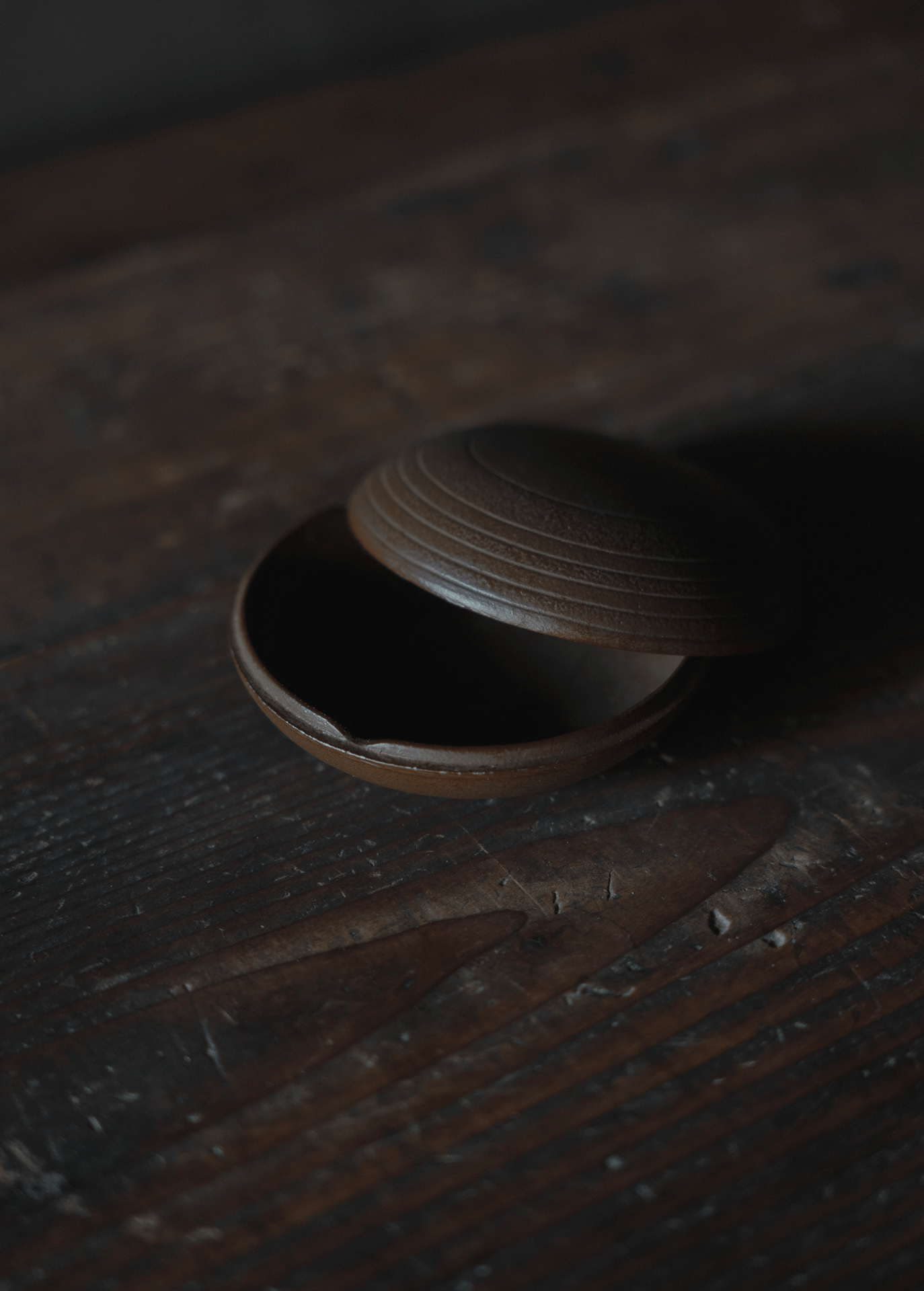 Round accessory case "Sujime"